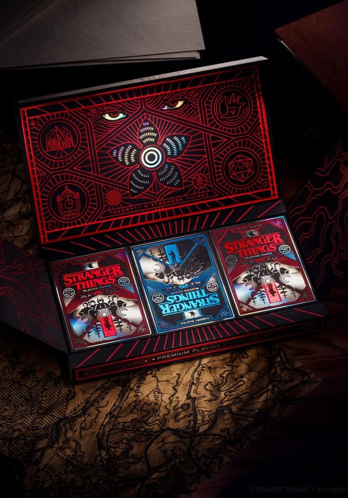 Stranger Things - Sběratelský Set Hracích Karet