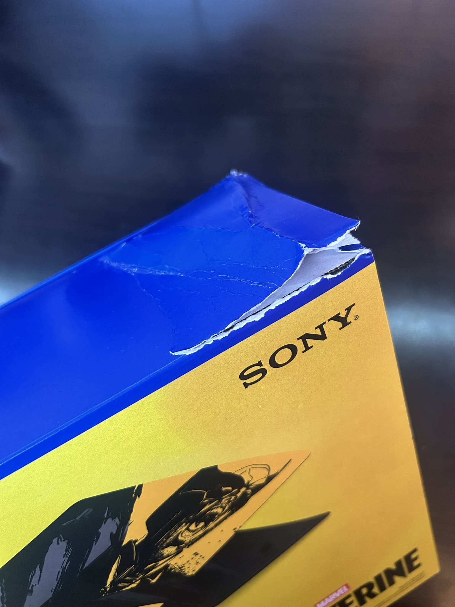Kryt na konzoli PlayStation 5 Pro - Marvels Wolverine Battle Yellow Limited Edition | PS5 [poškozený obal]